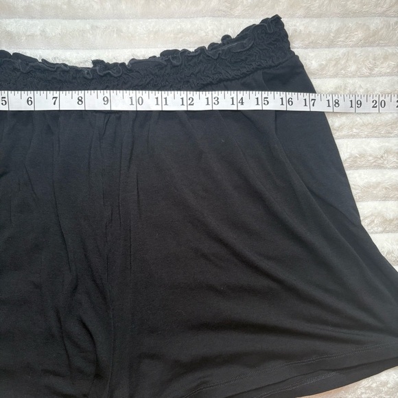 4/25$ ASOS Design High Waist Black Flowy Shorts With Elastic Waist Band 14 - Picture 6 of 7